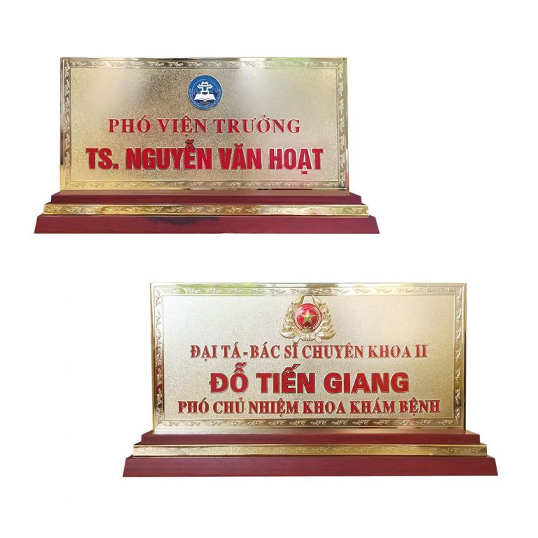 Biển để bàn quân hiệu nổi
