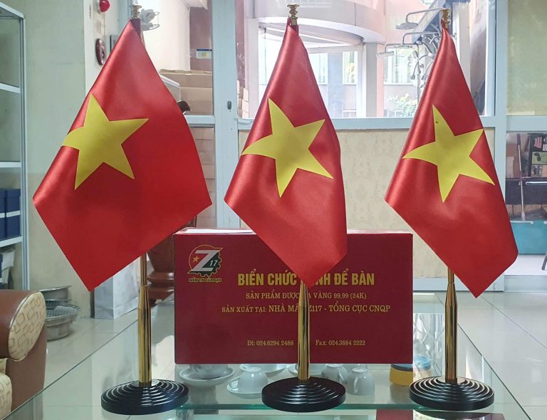 Cột cờ Tổ quốc để bàn